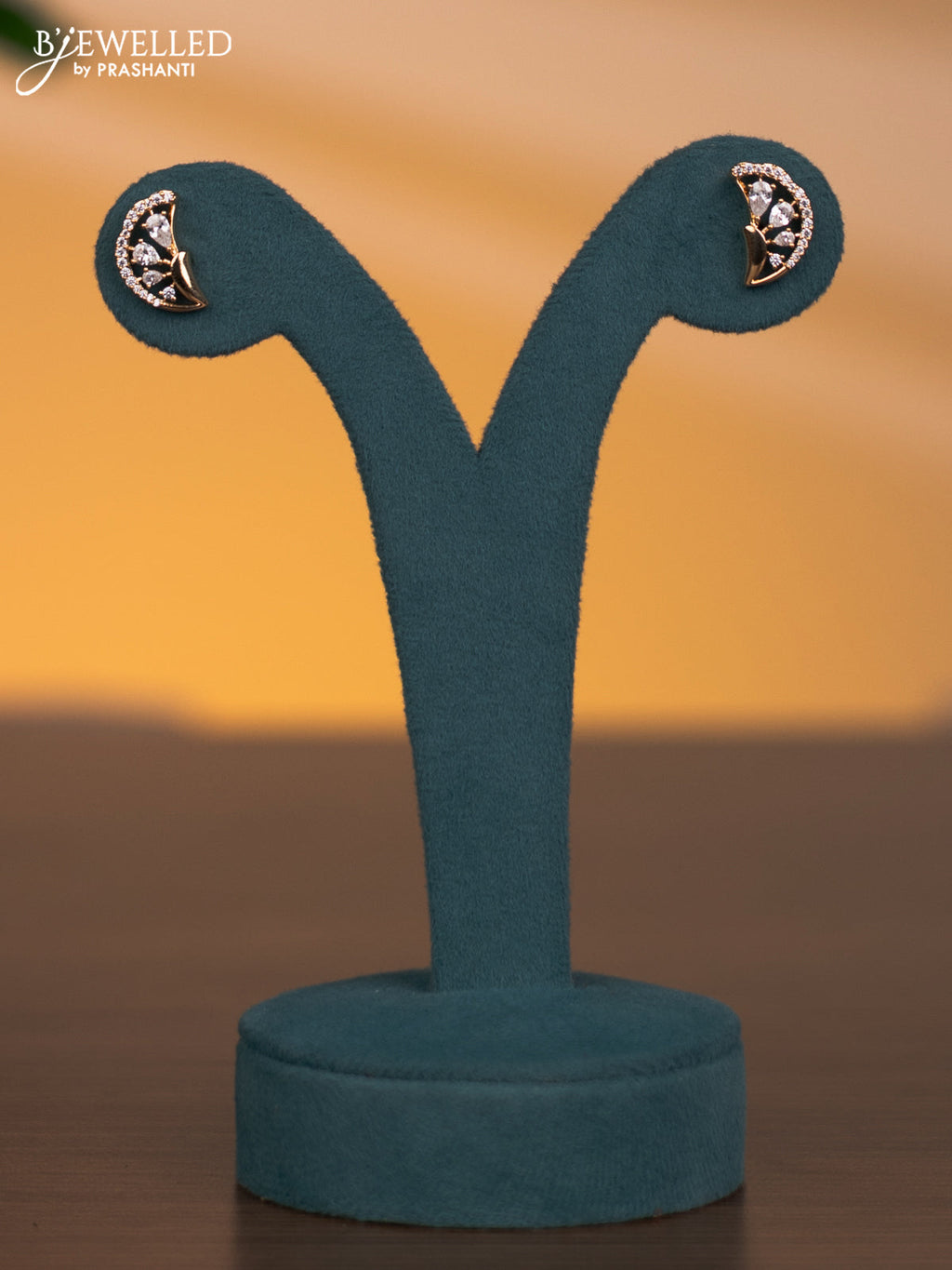 Zircon necklace with cz stones in gold finish