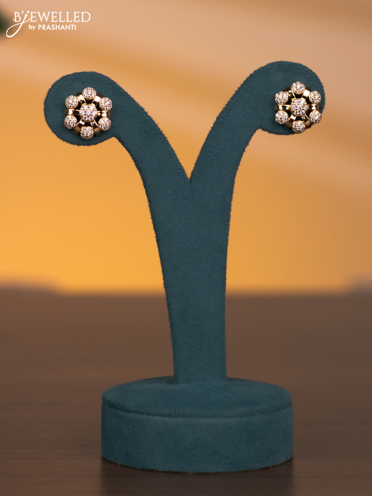 Zircon necklace with cz stones in gold finish