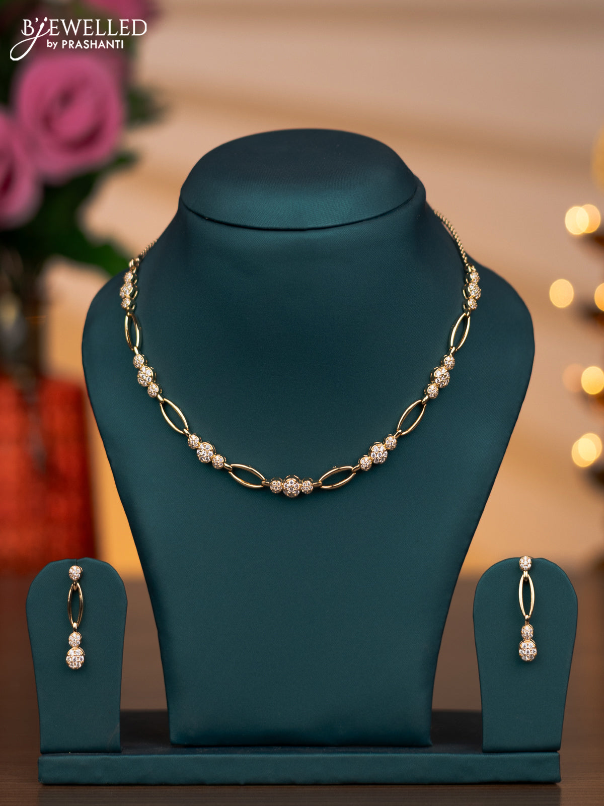 Zircon necklace with cz stones in gold finish