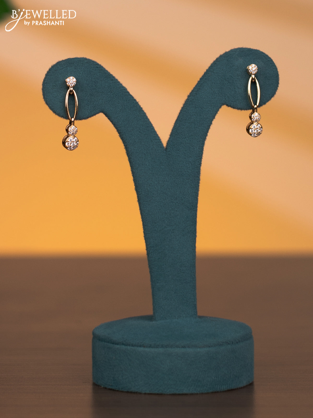 Zircon necklace with cz stones in gold finish