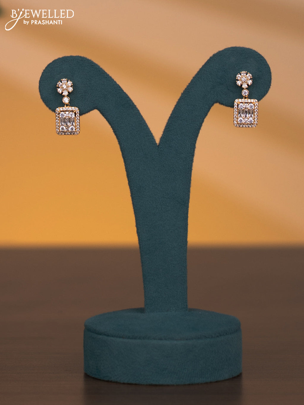 Zircon necklace floral design with cz stones in gold finish