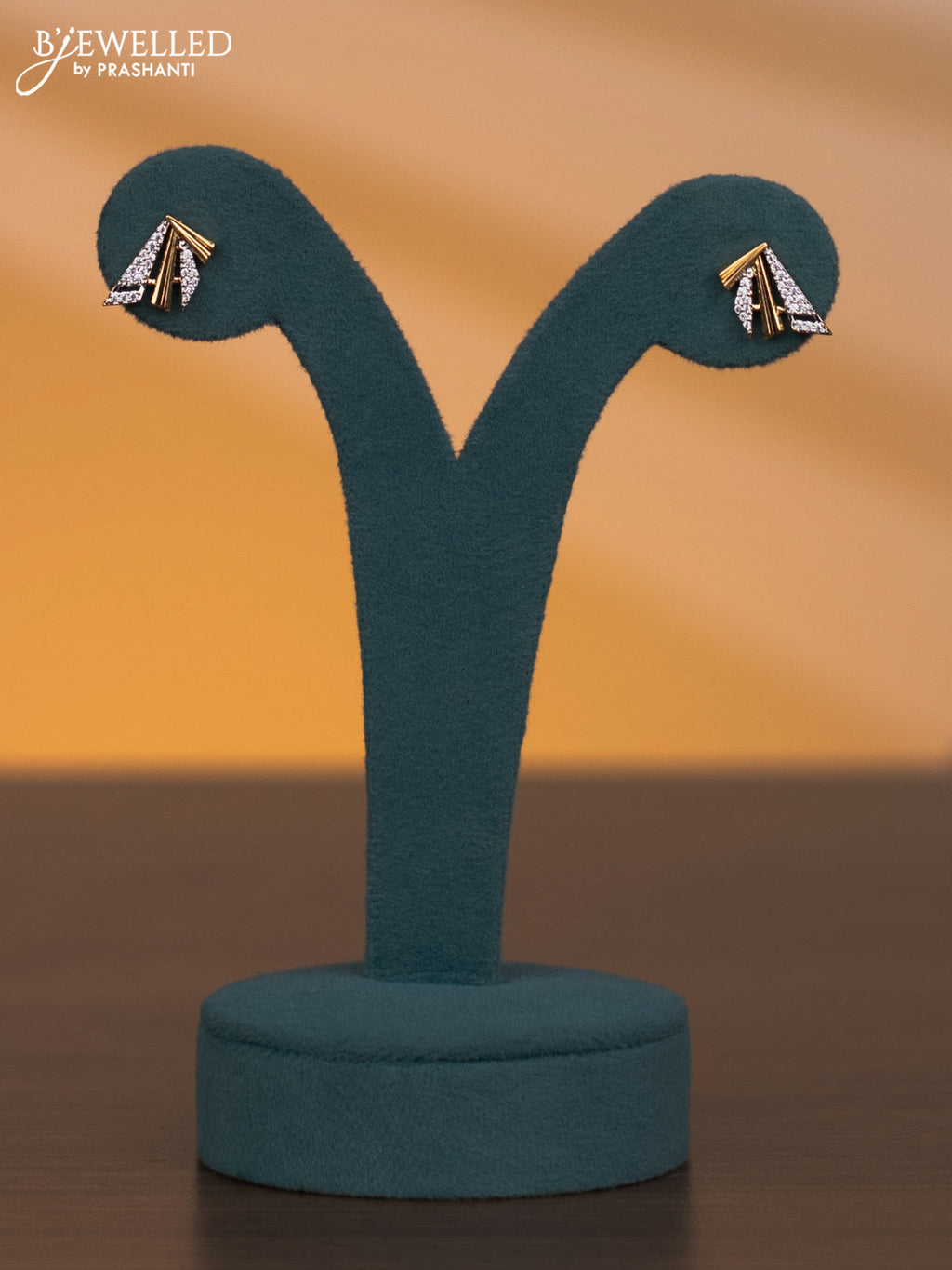 Zircon necklace with cz stones in gold finish