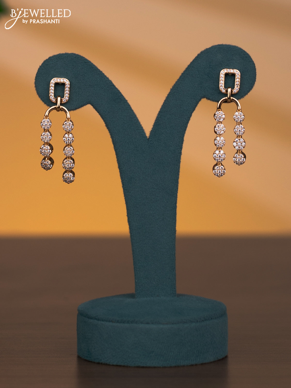 Zircon necklace with cz stones in gold finish