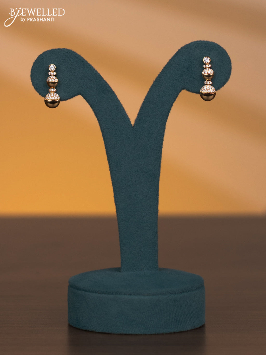 Zircon necklace with cz stones in gold finish