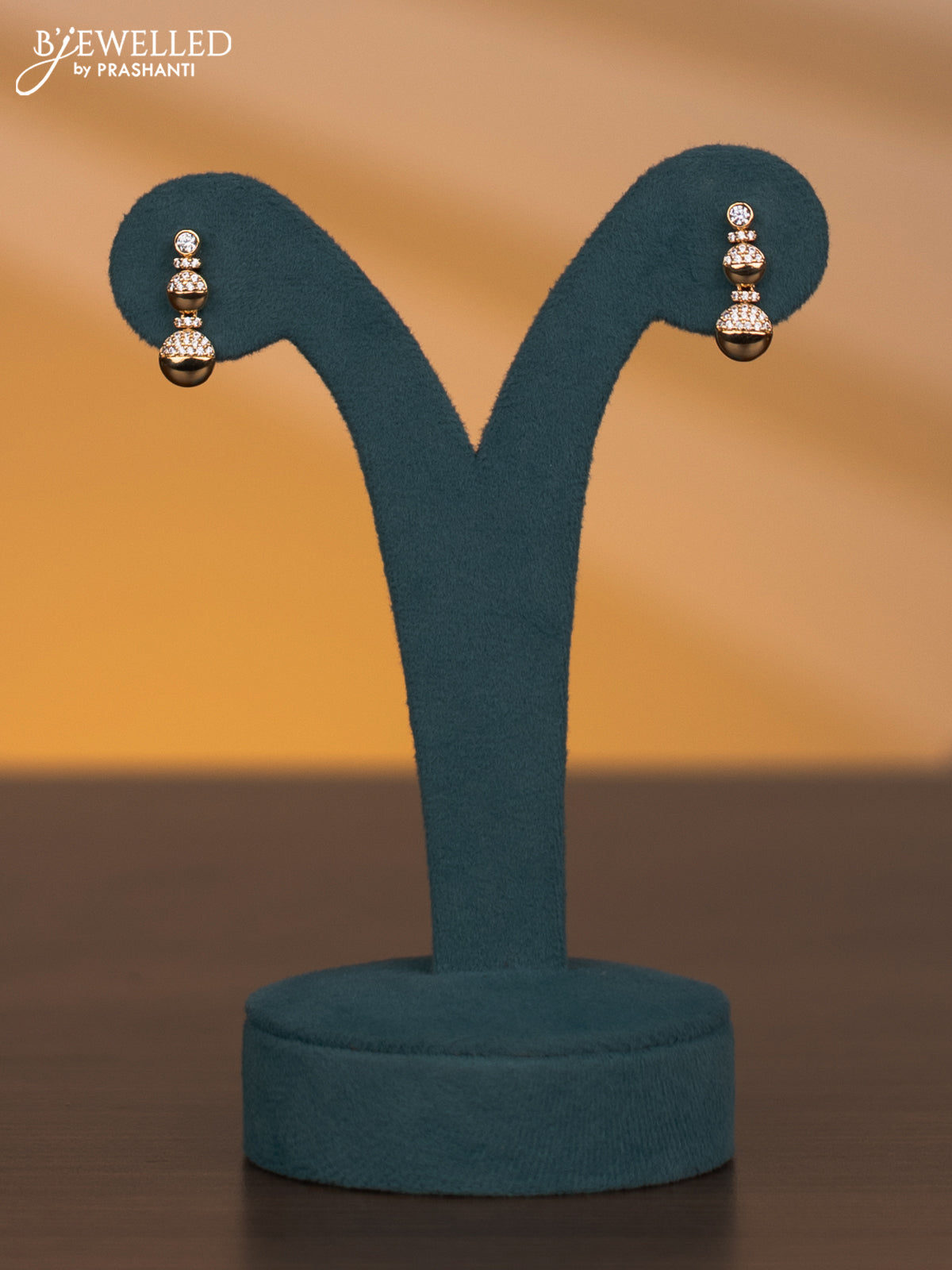 Zircon necklace with cz stones in gold finish