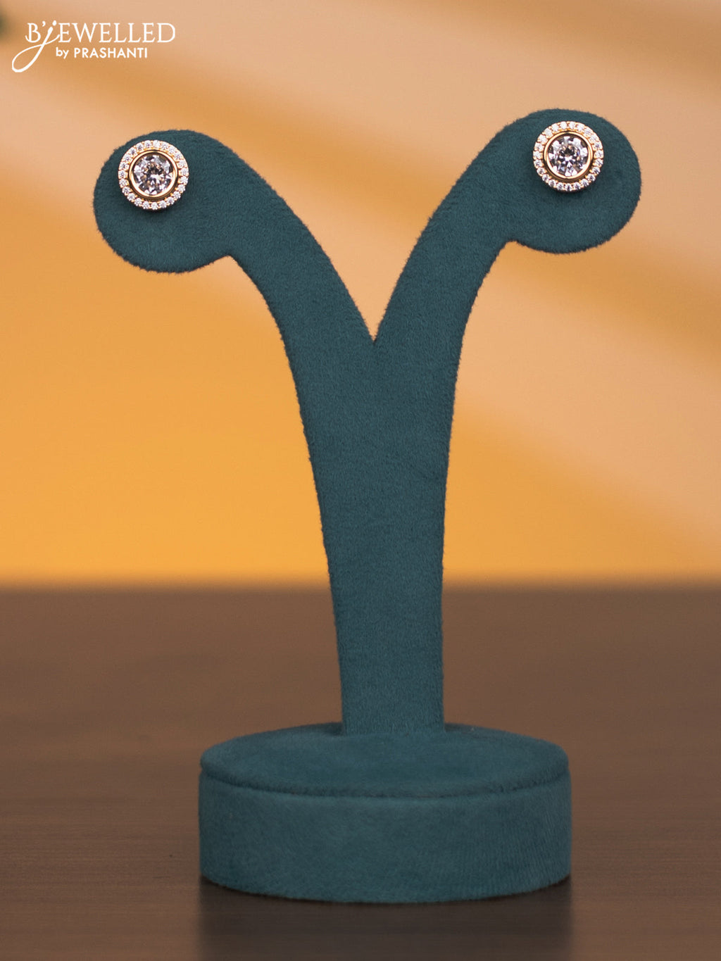 Zircon necklace with cz stones in gold finish