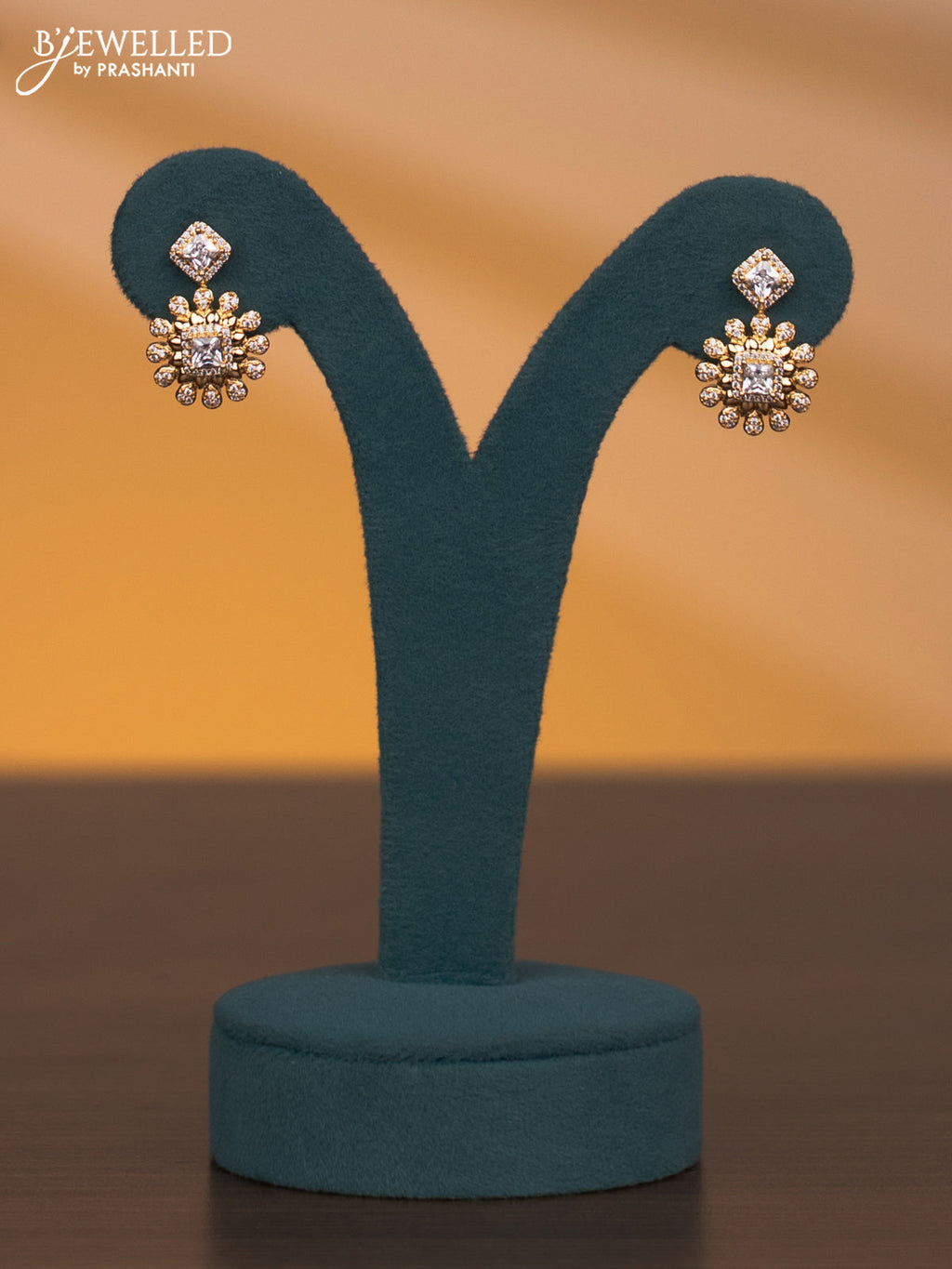 Zircon double layer necklace with cz stones in gold finish