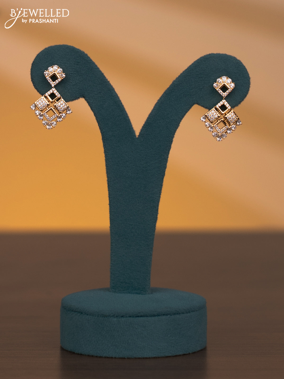 Zircon necklace with cz stones in gold finish