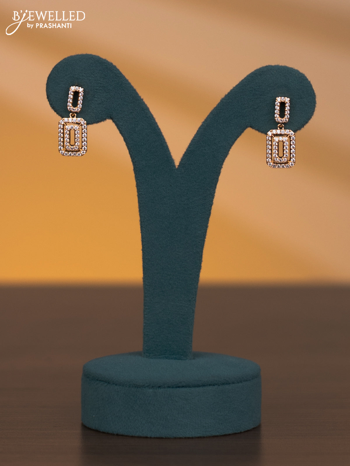 Zircon necklace with cz stones in gold finish