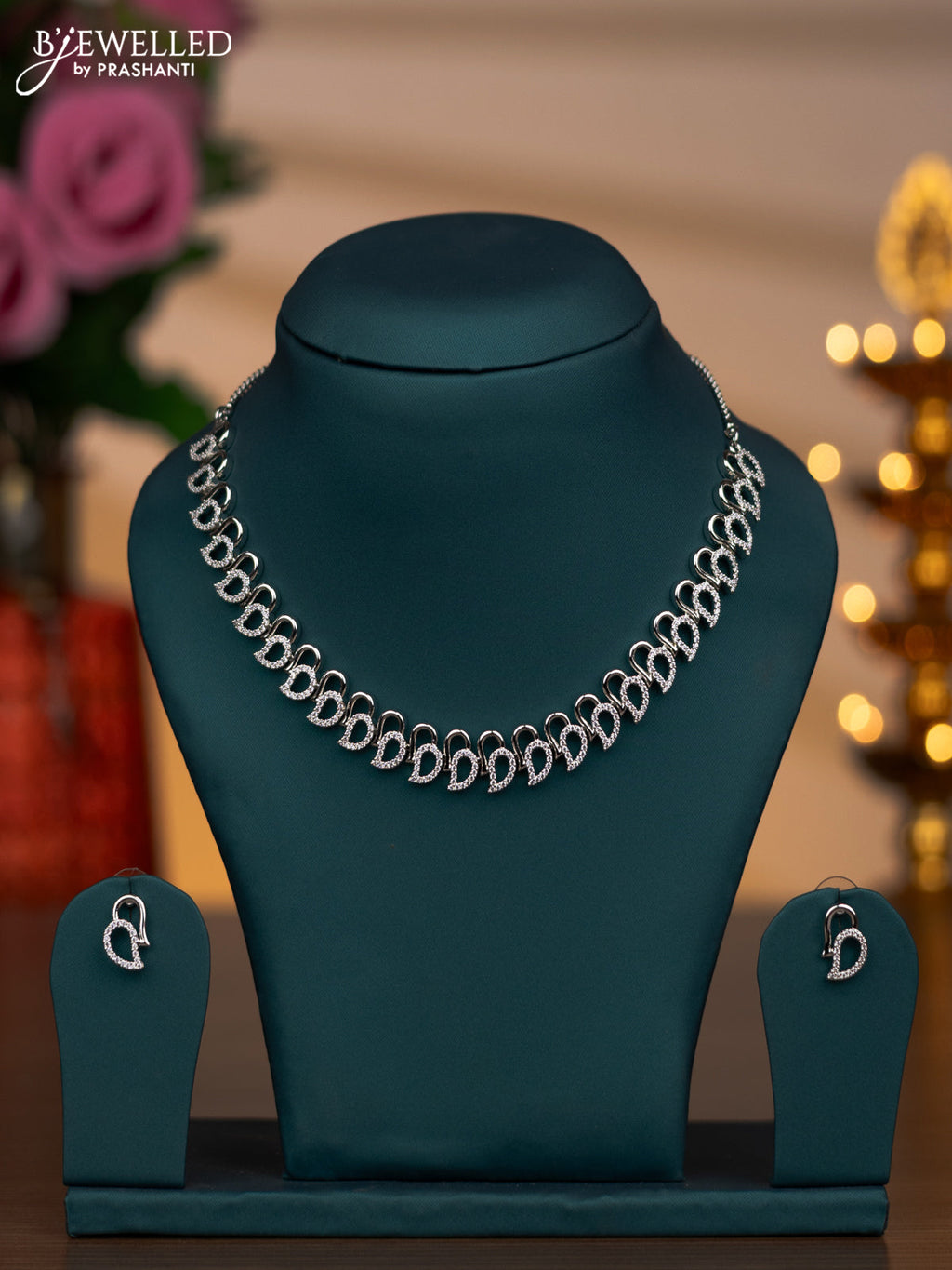 Zircon necklace manga pattern with cz stones