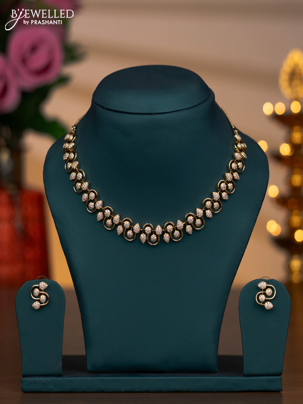 Zircon necklace with cz stones in gold finish