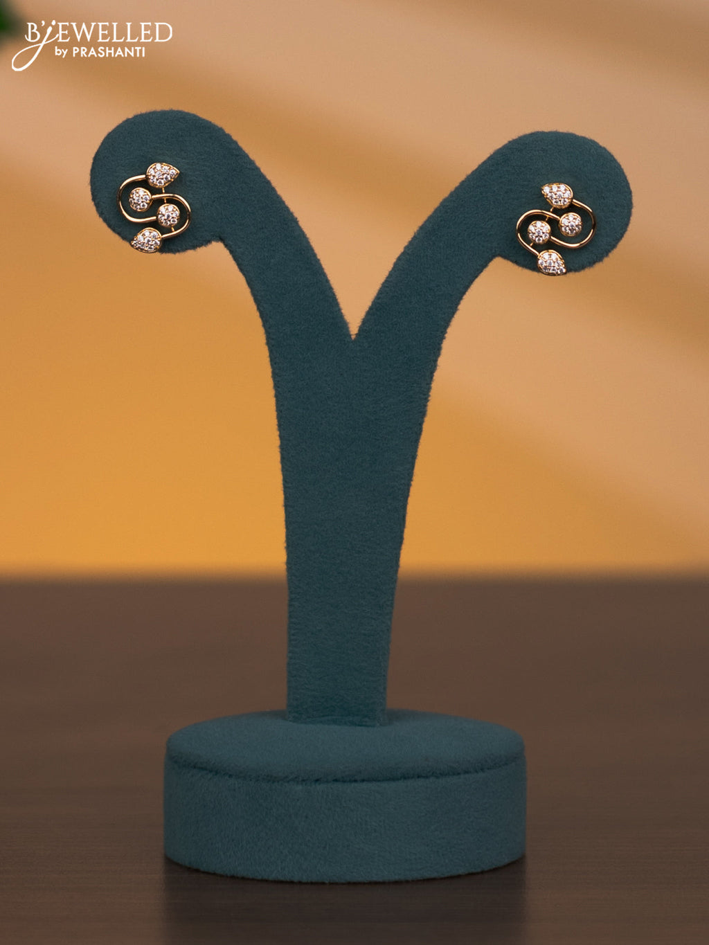 Zircon necklace with cz stones in gold finish