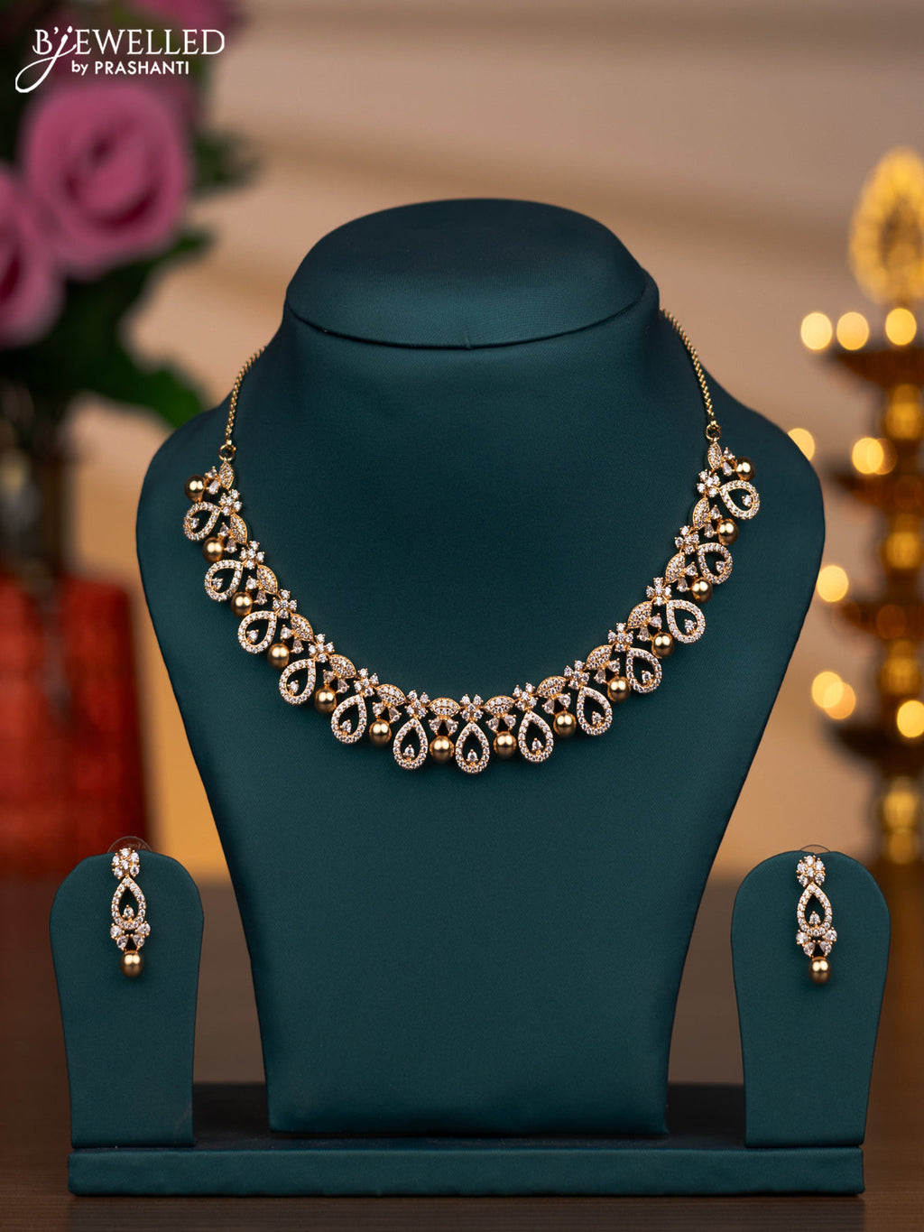 Zircon necklace with cz stones in gold finish