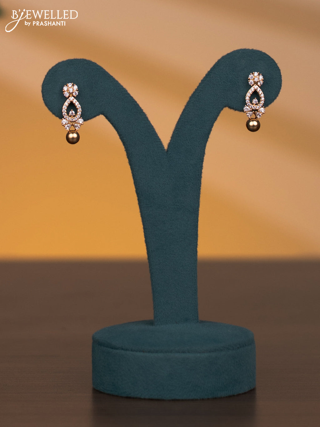 Zircon necklace with cz stones in gold finish