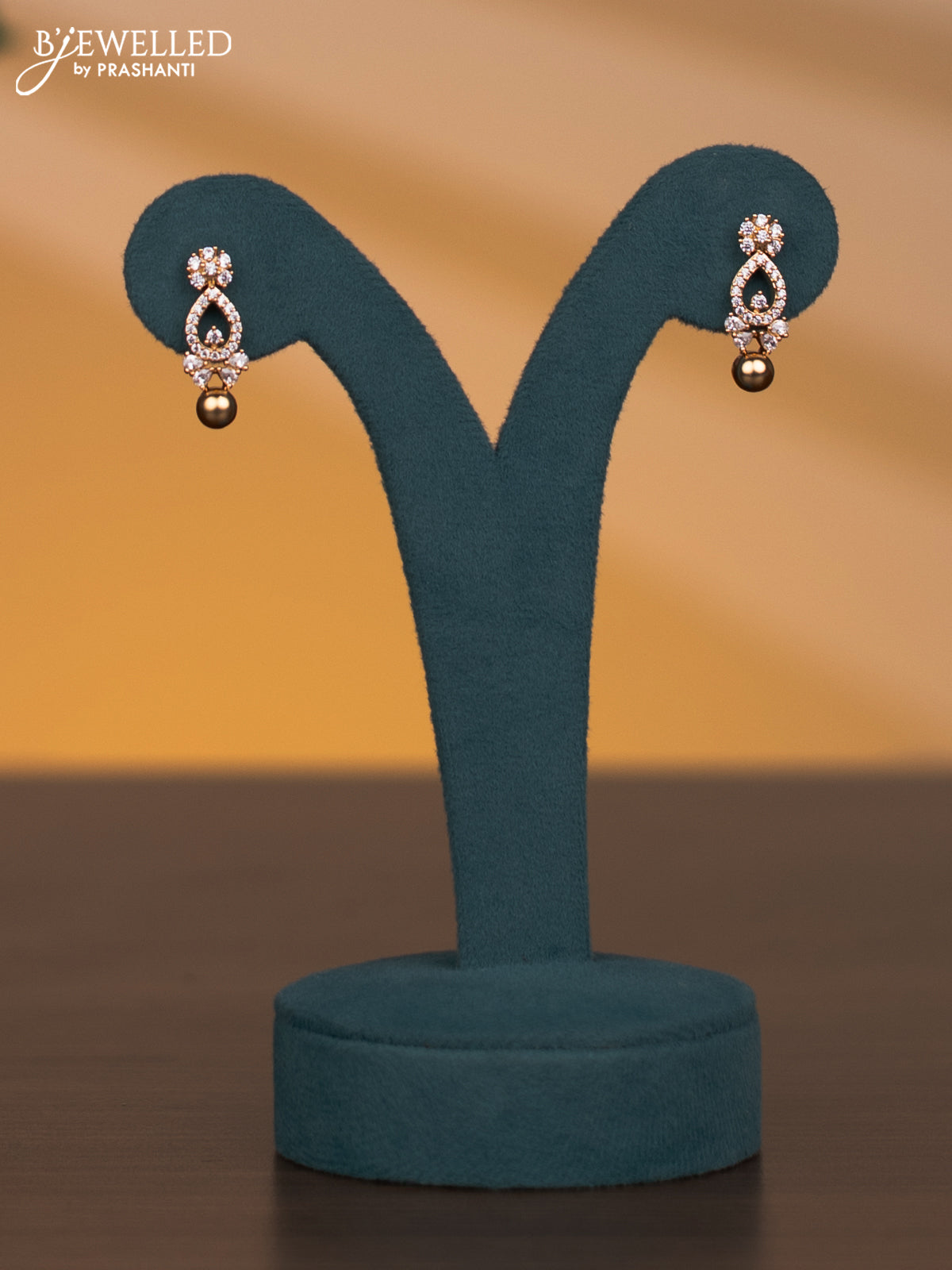 Zircon necklace with cz stones in gold finish