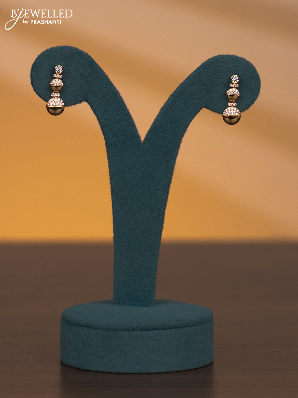 Zircon necklace with cz stones in gold finish