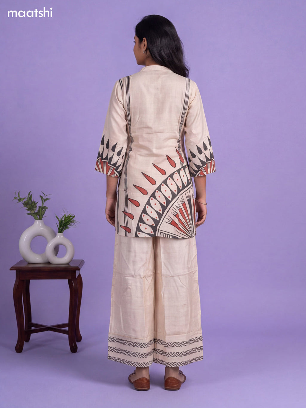 Cream Muslin Printed & Embroidery Work Neck Pattern Short Co-Ord Set