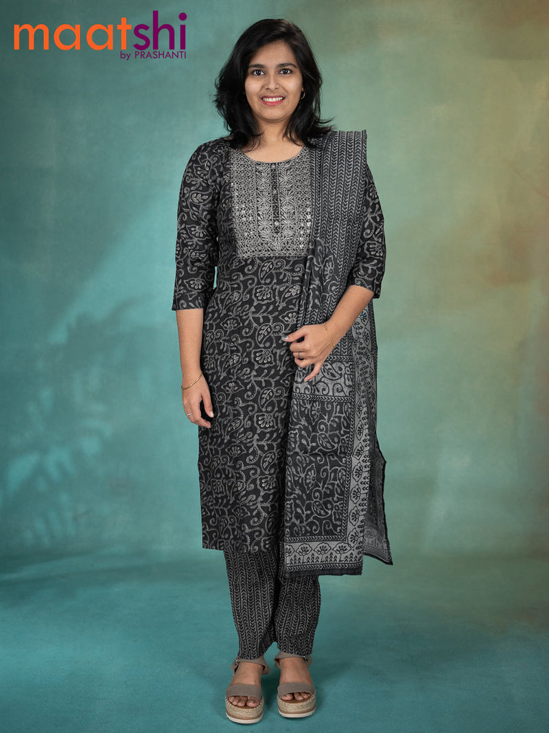 Buy Black Chanderi Flared Kurta With Inner set of 2 Bollywood Design Indian  Dress A-line Kurta Anarkali Kurta-kurta Set Indian Party Wear Online in  India - Etsy