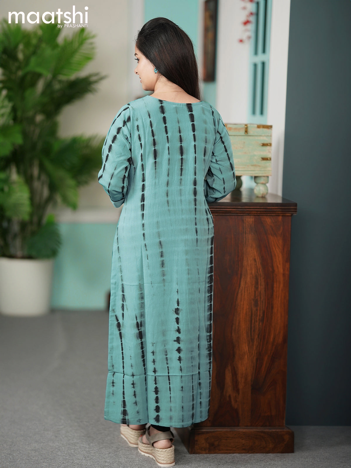 Chiffon kurti blue shade with tie & dye prints embroidery mirror work neck pattern without pant
